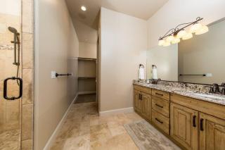 Pool-Outdoor Kitchen-Patio-4 King Suites-Sleeps 30 - Hurricane - 5