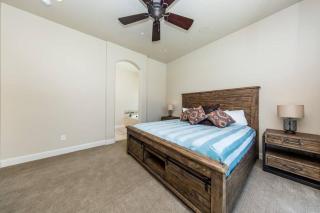 Pool-Outdoor Kitchen-Patio-4 King Suites-Sleeps 30 - Hurricane - 4