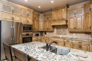 Pool-Outdoor Kitchen-Patio-4 King Suites-Sleeps 30 - Hurricane - 1