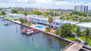 107-Waterfront-Walk to beach-Lovely - St Pete Beach - 0