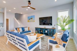 Steps to Beach Vibrant House in Galveston! - Galveston - 0