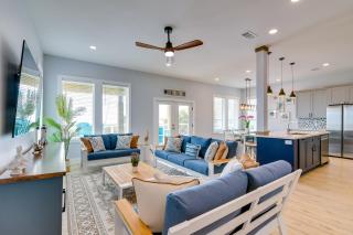 Steps to Beach Vibrant House in Galveston! - 6