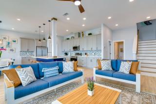 Steps to Beach Vibrant House in Galveston! - Galveston - 5
