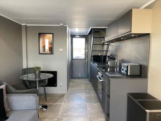 Seascape - Floating Home at Brighton Marina with free Parking - Brighton & Hove - 3