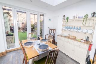 2-BR Stylish Cosy Bright Cottage, Pet Friendly, Sleeps 5, Titchfield Village - EASTER SPECIAL OFFER!! - by Blue Puffin Stays - Titchfield - 5