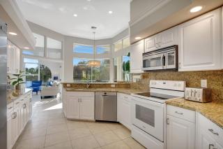 Sunny Retreat with Private Pool in North Naples - Naples - 1