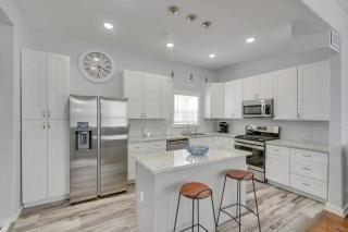 4 Blocks to Beach Home with Patio in Galveston! - 9