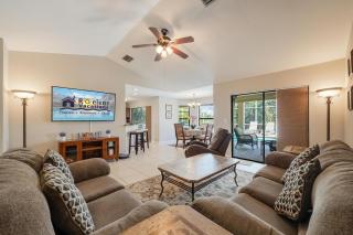 Newly Renovated, Gulf Access & Heated Pool - Villa Following the Sun - Roelens Vacations - Cape Coral - 4