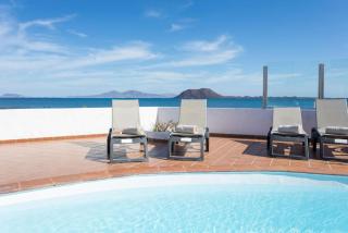 Corralejo Beachfront Villa Remos with Lobos Island View, Private Pool, Wifi & BBQ by Amazzzing Travel - Corralejo - 0