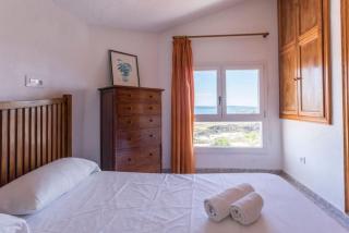 Corralejo Beachfront Villa Remos with Lobos Island View, Private Pool, Wifi & BBQ by Amazzzing Travel - Corralejo - 4