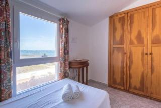 Corralejo Beachfront Villa Remos with Lobos Island View, Private Pool, Wifi & BBQ by Amazzzing Travel - Corralejo - 5