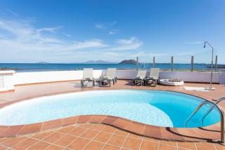 Corralejo Beachfront Villa Remos with Lobos Island View, Private Pool, Wifi & BBQ by Amazzzing Travel - Corralejo - 1
