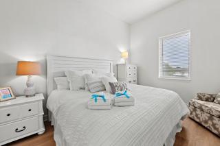 Remarkably Updated 3/2 in Seagrove Highlands - Gulf Views Sleeps 9! - Santa Rosa Beach - 9
