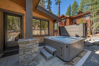 Lavish 4 BR in Gray's Crossing - Truckee - 1