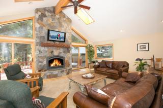 Timberland Retreat - Tahoe City West Shore 4 BR 4 Bath with private hot tub - Sleeps 9 - Homewood - 0
