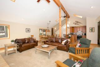 Timberland Retreat - Tahoe City West Shore 4 BR 4 Bath with private hot tub - Sleeps 9 - Homewood - 8