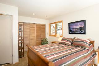 Timberland Retreat - Tahoe City West Shore 4 BR 4 Bath with private hot tub - Sleeps 9 - Homewood - 3