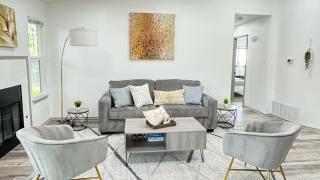 Relax Modern 3BR 2Bath - NW Austin, Sleeps 10 - 0