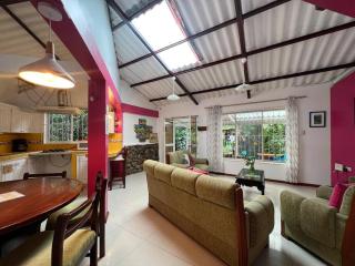 Casa vacacional ideal para familias / Los Reyes - Loja - 1