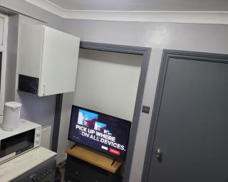 Sleek 2 bedroom flat-sleeps up to 5 guest - Hornchurch - 0