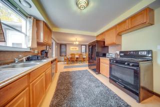 University Heights Home Near Downtown Cleveland! - - 9