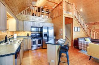 Mtn-View Blue Ridge Cabin on Over 2 Acres! - Sparta - 3