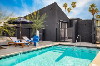 Blackhaus Suites by AvantStay Modern Comfort in Downtown Palm Springs - 3