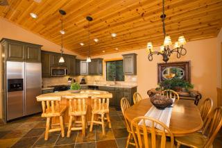 St Bernard at Tahoe Donner Remodeled 3BR - Private Hot Tub and Gym and Pool Access - Truckee - 9
