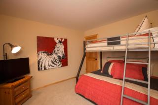 St Bernard at Tahoe Donner Remodeled 3BR - Private Hot Tub and Gym and Pool Access - Truckee - 3