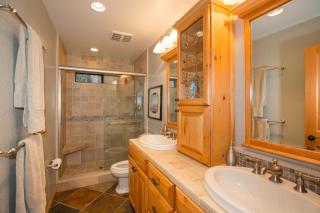 St Bernard at Tahoe Donner Remodeled 3BR - Private Hot Tub and Gym and Pool Access - 2