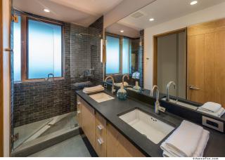 Stellar Ski-in Ski-out Townhouse 8 - Luxury 3 BR w Private Hot Tub and Gym and Pool Access - Truckee - 3