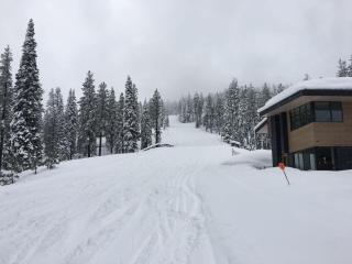 Stellar Ski-in Ski-out Townhouse 8 - Luxury 3 BR w Private Hot Tub and Gym and Pool Access - Truckee - 4