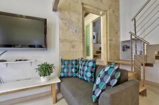 Exquisite 3-bedroom Duplex Penthouse with Jacuzzi in Valletta Centre - La Valletta - 5