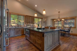 Spruce Haven by Tahoe Getaways at Tahoe Donner - Luxury Pet Friendly Cabin w Private Hot Tub - Truckee - 6