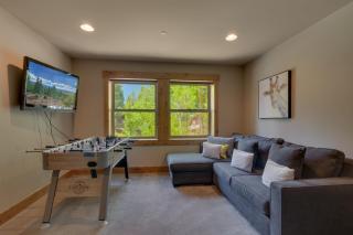 Spruce Haven by Tahoe Getaways at Tahoe Donner - Luxury Pet Friendly Cabin w Private Hot Tub - Truckee - 5