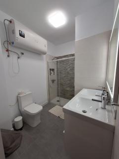 habitacion con baño privado en un piso con familia - Santa Cruz de la Palma - 1