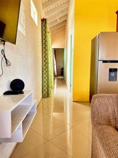Cozy Modern Upstairs 2 Bed A/C Apt Near 2 Everything - Saint Philip - 3
