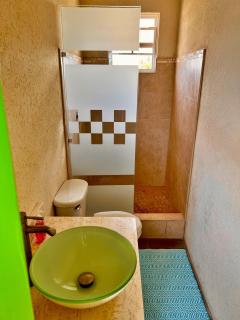 Cozy Modern Upstairs 2 Bed A/C Apt Near 2 Everything - Saint Philip - 2