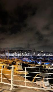 T2 vue mer CATALANS - NETFLIX - VELODROME - Marsella - 7