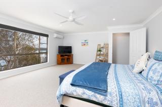 Wallis Lake Retreat-Between the ocean and the lake - 1