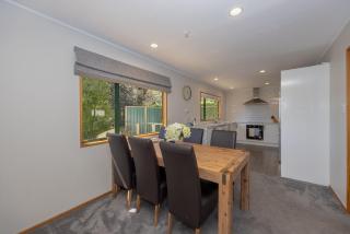 Central Comfort in Wanaka - 5