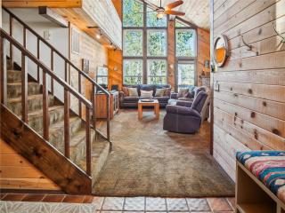 Rustic Retreat by Tahoe Getaways - 4BR Tahoe Donner Contemporary Cabin w Forest Views, Pet-Friendly & HOA Amenities - 8