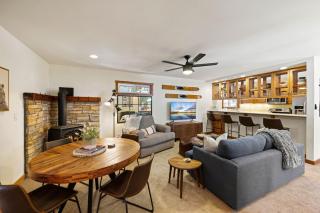 Sunlit Pines by Tahoe Getaways - 2BR in Tahoe Park w Hot Tub, Fenced Yard & Pet Friendly! - Tahoe City - 0
