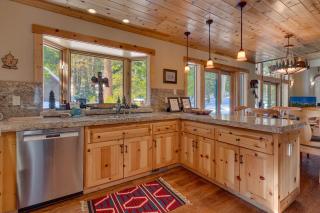Tippy Canoe by Tahoe Getaways - 4BR West Shore w Private Hot Tub,, Sauna, EV & Walking Distance to Trailhead - Tahoma - 6