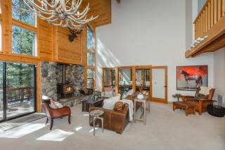 Tree Haus by Tahoe Getaways - Unique Pet-Friendly Tahoe Donner Home w EV & HOA Pool & Beach - 6