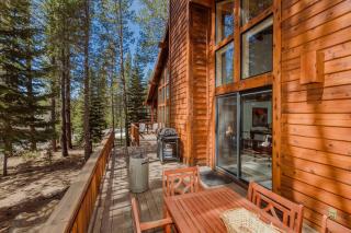 Tree Haus by Tahoe Getaways - Unique Pet-Friendly Tahoe Donner Home w EV & HOA Pool & Beach - Truckee - 3