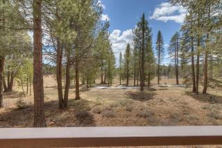 Tranquil Retreat by Tahoe Getaways - 3BR Pet-Friendly Home w Private Hot Tub, Views & HOA Amenities - Truckee - 1