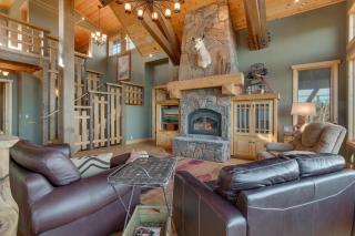 Grand Vista Lodge - 5 BR with Stunning Views, Pool Table, Private Hot Tub & HOA Pool! - Truckee - 8