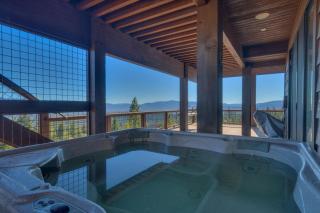 Grand Vista Lodge - 5 BR with Stunning Views, Pool Table, Private Hot Tub & HOA Pool! - Truckee - 5