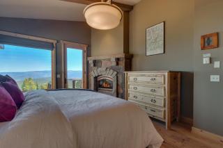 Grand Vista Lodge by Tahoe Getaways - 5 BR with Stunning Views, Pool Table, Private Hot Tub & HOA Pool! - Truckee - 2